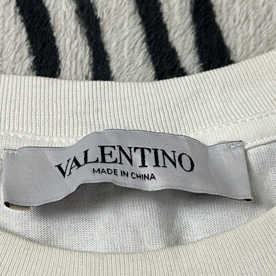Valentino dress white (Category: Shirts) located in Manila. Submitted by royaldripmanila (Listing ID 1470048653, Image 3). Description: Need wash W19 L26.