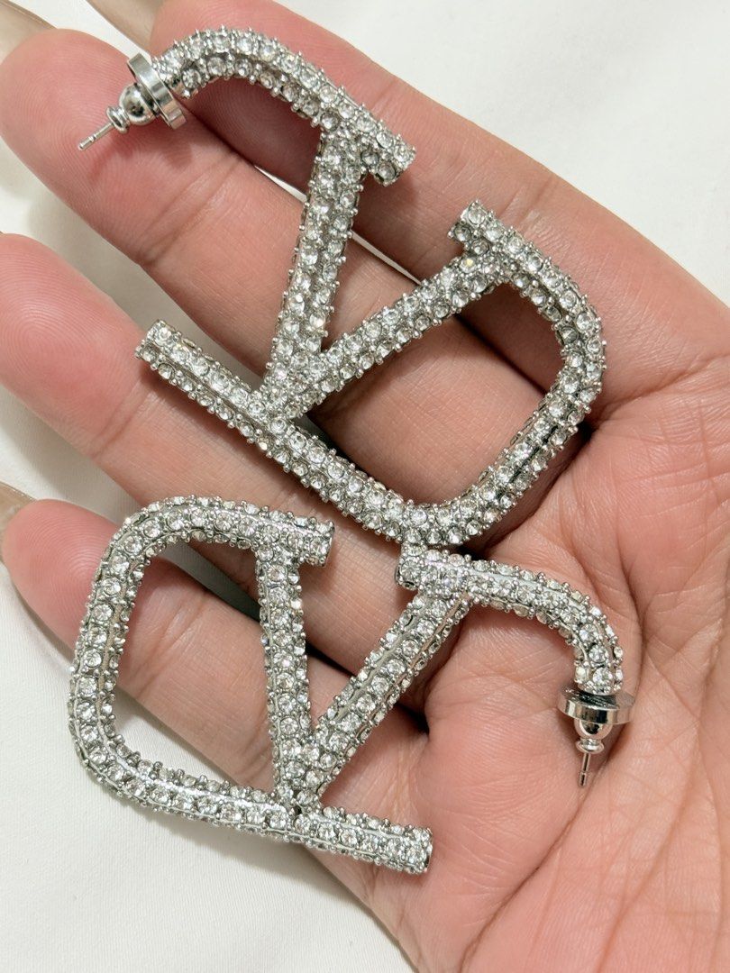 Valentino earrings😍 (Category: Earrings) located in Baguio. Submitted by manang_isang (Listing ID 1470105547, Image 1). Description: .