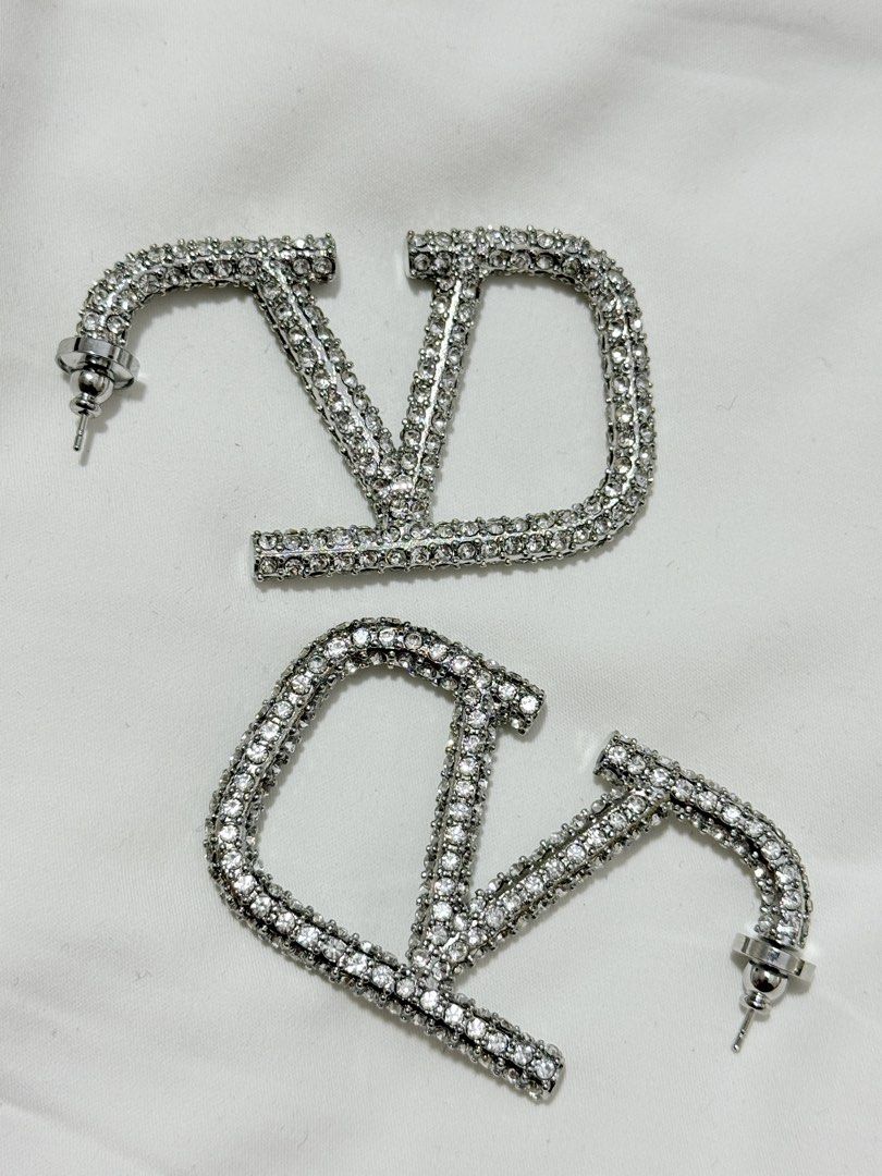 Valentino earrings😍 (Category: Earrings) located in Baguio. Submitted by manang_isang (Listing ID 1470105547, Image 2). Description: .