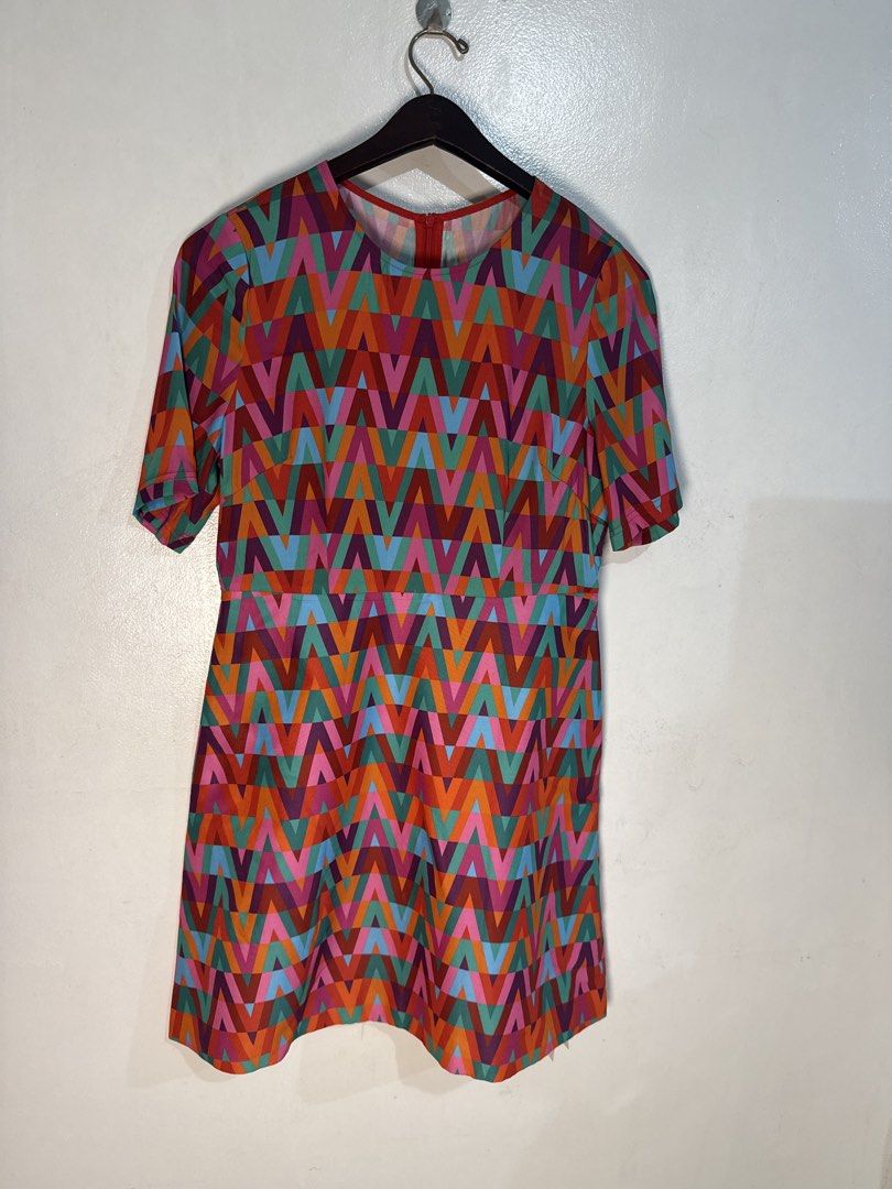 Va•len•tino inspired dress (Category: Dresses) located in Quezon City. Submitted by dropdeadprices (Listing ID 1470053155, Image 2). Description: Super nice material Silk upper, cotton lower part Brand new with tags.