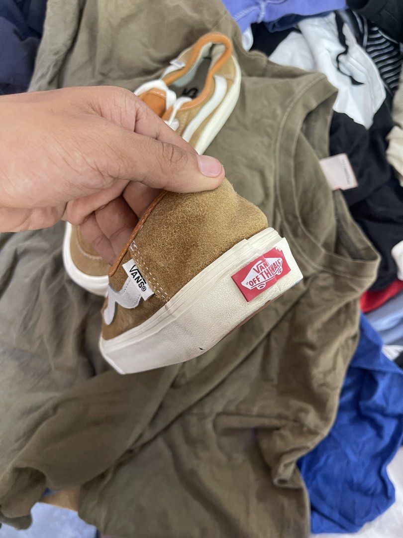VANS 🤎 (Category: Sneakers) located in Pasay City. Submitted by jam.tr1ft (Listing ID 1469954943, Image 3). Description: .