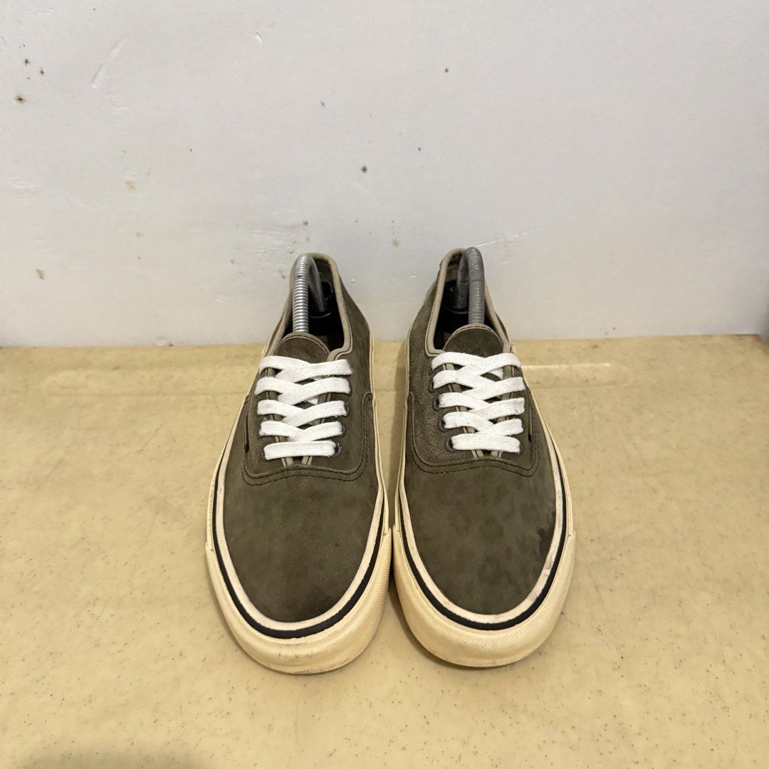 VANS AUTHENTIC 44DX ANAHEIM OLIVE GREEN (Category: Sneakers) located in Quezon City. Submitted by sharatraycooo (Listing ID 1470091096, Image 2). Description: VANS AUTHENTIC 44DX ANAHEIM OLIVE GREEN US MEN 8.5 US WOMEN 10 EURO 41.