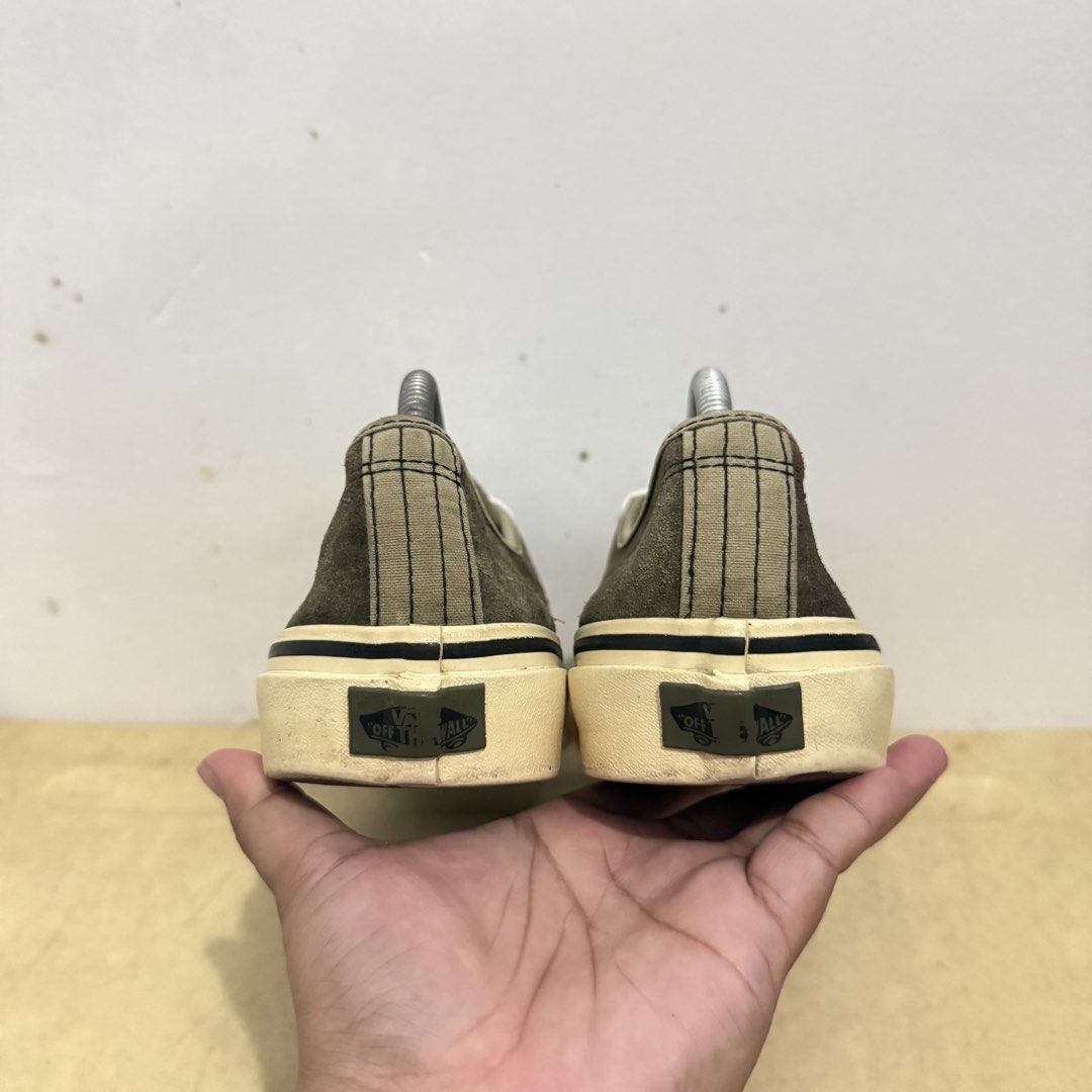 VANS AUTHENTIC 44DX ANAHEIM OLIVE GREEN (Category: Sneakers) located in Quezon City. Submitted by sharatraycooo (Listing ID 1470091096, Image 3). Description: VANS AUTHENTIC 44DX ANAHEIM OLIVE GREEN US MEN 8.5 US WOMEN 10 EURO 41.