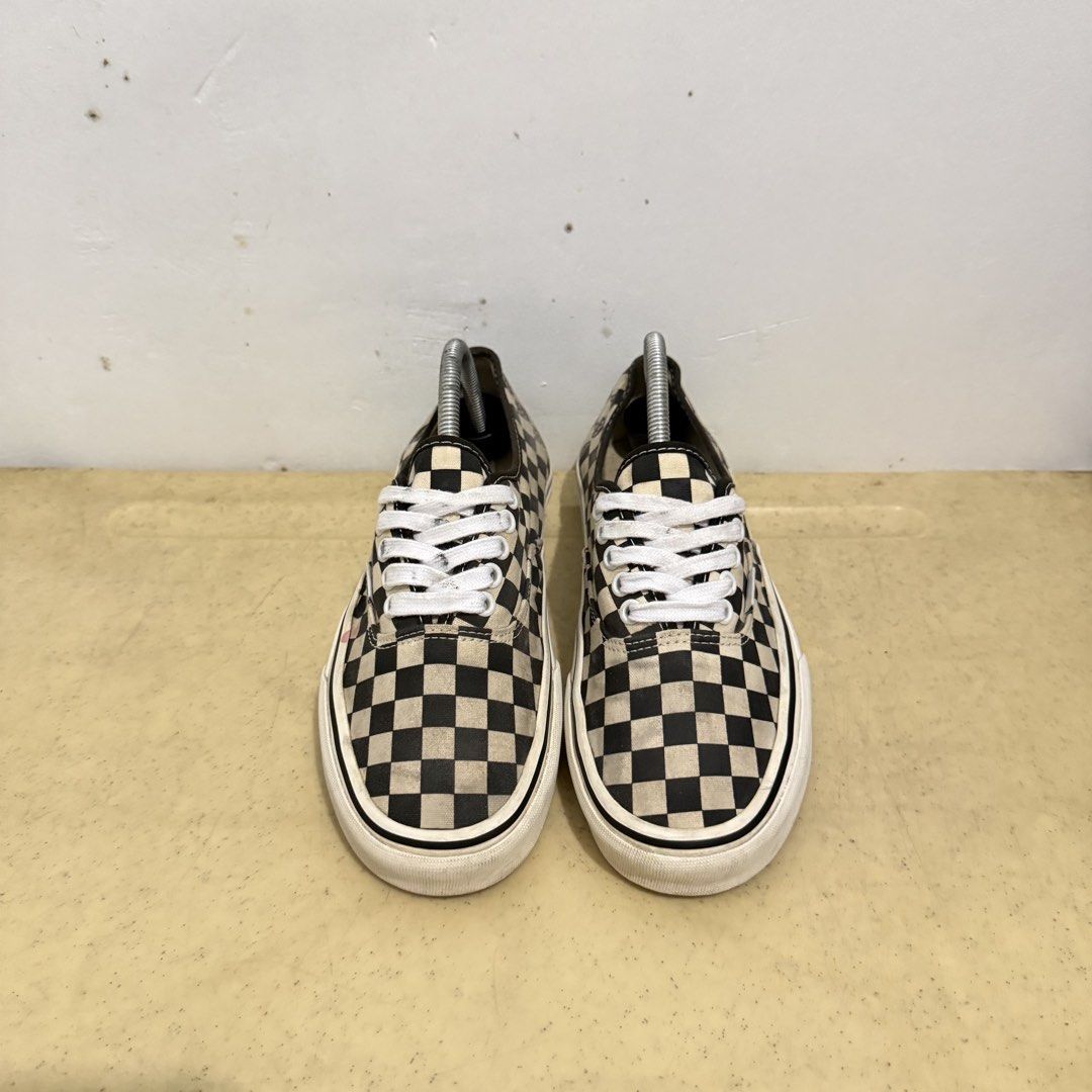 VANS AUTHENTIC CHECKERBOARD (Category: Sneakers) located in Quezon City. Submitted by sharatraycooo (Listing ID 1470090333, Image 2). Description: VANS AUTHENTIC CHECKERBOARD US MEN 8 US WOMEN 9.5 EURO 40.5.