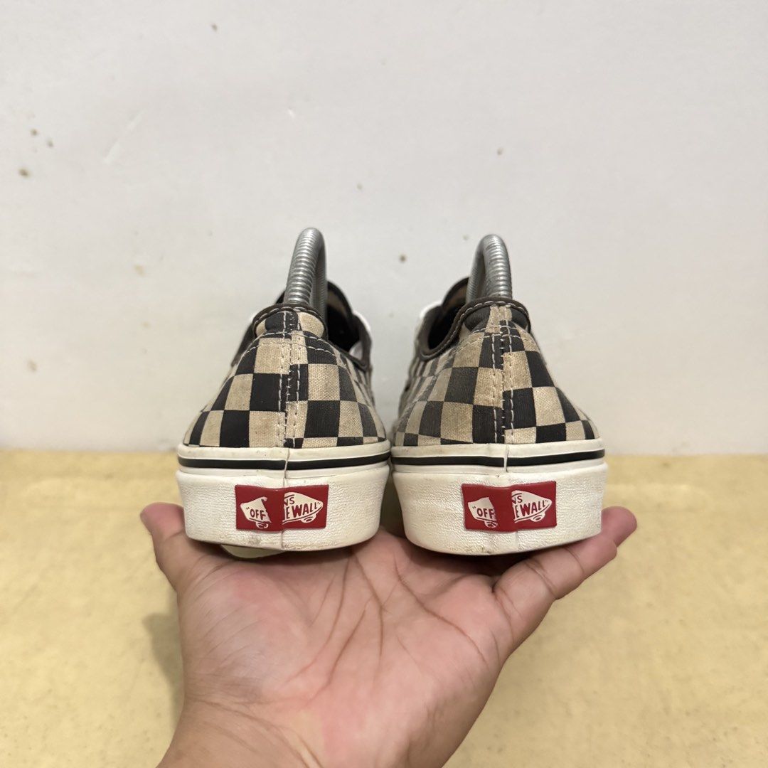 VANS AUTHENTIC CHECKERBOARD (Category: Sneakers) located in Quezon City. Submitted by sharatraycooo (Listing ID 1470090333, Image 3). Description: VANS AUTHENTIC CHECKERBOARD US MEN 8 US WOMEN 9.5 EURO 40.5.
