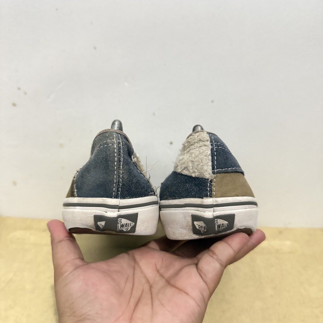 VANS AUTHENTIC PATCHWORK CAMO (Category: Sneakers) located in Quezon City. Submitted by sharatraycooo (Listing ID 1470091388, Image 3). Description: VANS AUTHENTIC PATCHWORK CAMO US MEN 10 EURO 43.