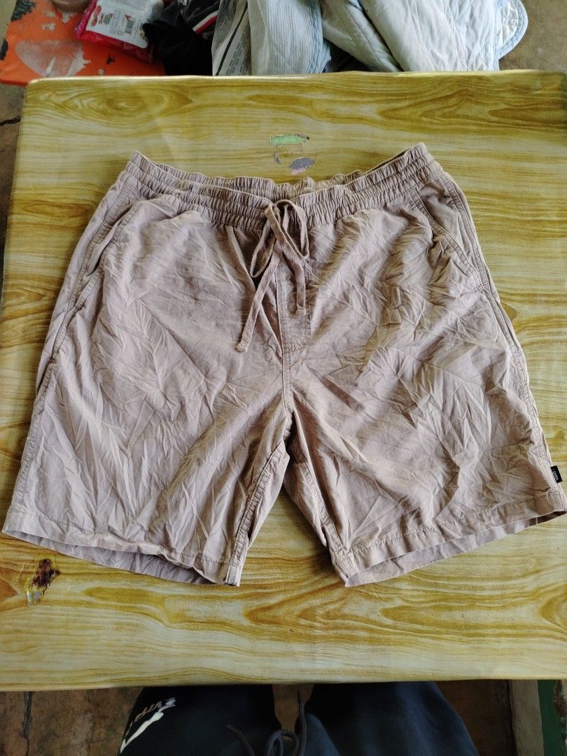 Vans Brown Drawstring Shorts X-Large (Category: Shorts) located in Caloocan City. Submitted by vincefresn21903 (Listing ID 1470016005, Image 1). Description: - Brand: Vans - Color: Brown - Size: XL - Origin: Made in India - Waist: Elastic with adjustable drawstring tie - Details: Back pocket with Vans woven tag, small black Vans tag on left leg hem - Style: Casual, perfect for everyday wear - Condition: Pre-owned with minor wrinkles from storage.