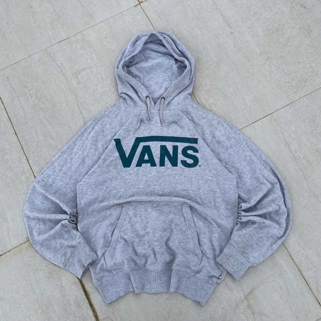 Vans Classic Hoodie (Category: Coats, Jackets and Outerwear) located in San Francisco. Submitted by egylouise638632 (Listing ID 1470083212, Image 1). Description: Vàns Classic Hoodie Width:21 Length:27 Excellent condition 9.5/10 color rate minimal stains need wash only 350+shipping fee .
