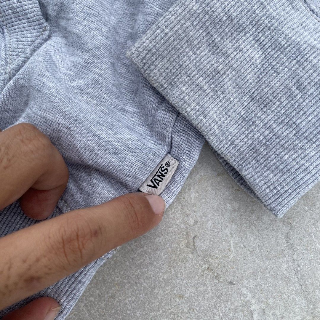 Vans Classic Hoodie (Category: Coats, Jackets and Outerwear) located in San Francisco. Submitted by egylouise638632 (Listing ID 1470083212, Image 3). Description: Vàns Classic Hoodie Width:21 Length:27 Excellent condition 9.5/10 color rate minimal stains need wash only 350+shipping fee .