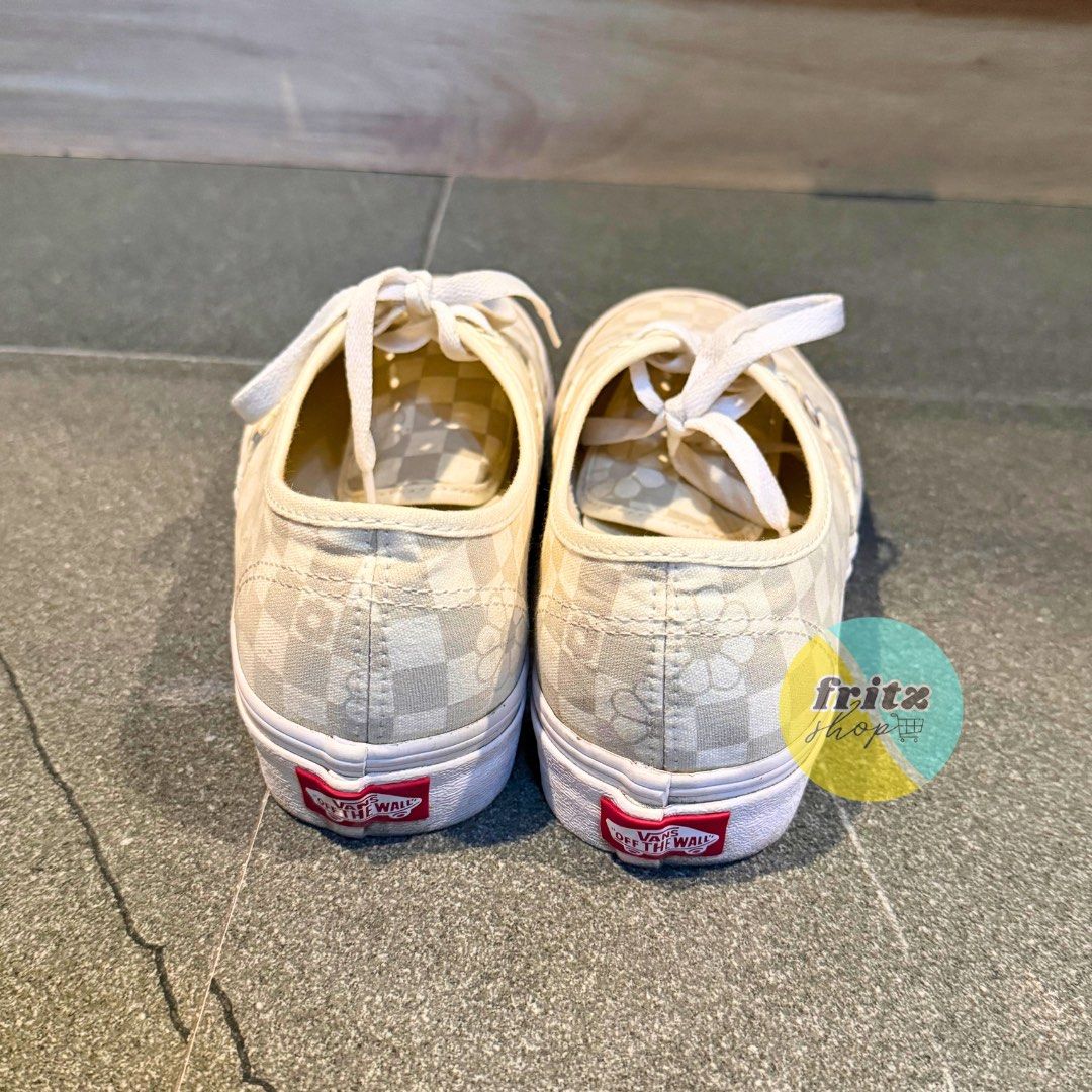 Vans for sale (Category: Sneakers) located in Muntinlupa City. Submitted by kneecolejose (Listing ID 1470047593, Image 2). Description: Vans for sale Women’s US 8.5 ₱1000.