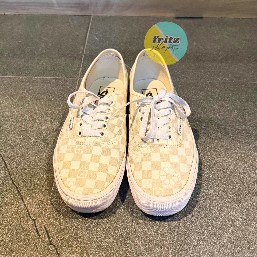 Vans for sale (Category: Sneakers) located in Muntinlupa City. Submitted by kneecolejose (Listing ID 1470047593, Image 1). Description: Vans for sale Women’s US 8.5 ₱1000.