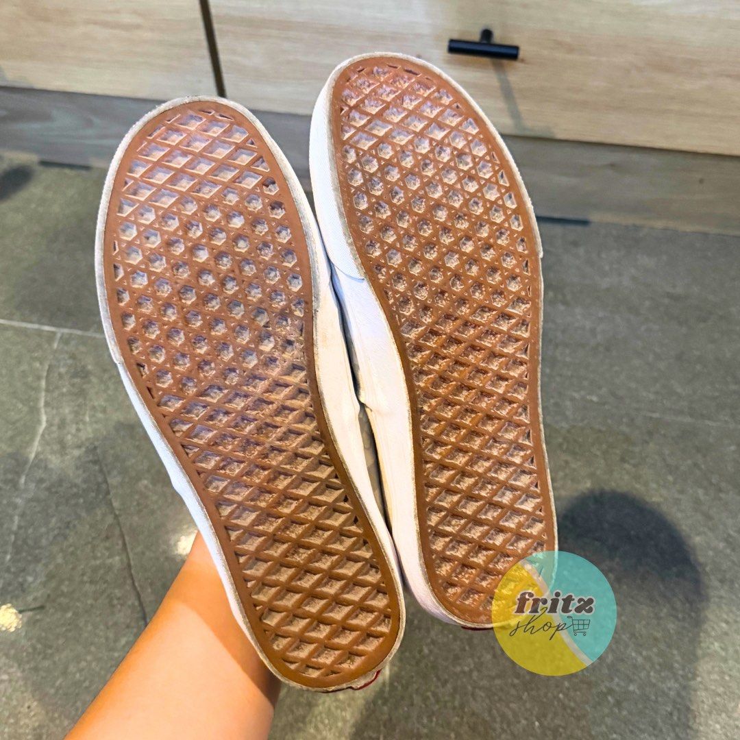 Vans for sale (Category: Sneakers) located in Muntinlupa City. Submitted by kneecolejose (Listing ID 1470047593, Image 3). Description: Vans for sale Women’s US 8.5 ₱1000.
