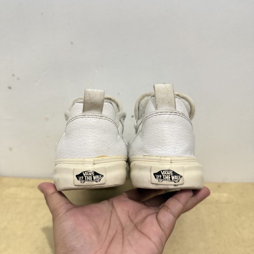 VANS KNU SKOOL WHITE (Category: Sneakers) located in Quezon City. Submitted by sharatraycooo (Listing ID 1470085394, Image 3). Description: VANS KNU SKOOL WHITE US MEN 8 US WOMEN 9.5 EURO 40.5.