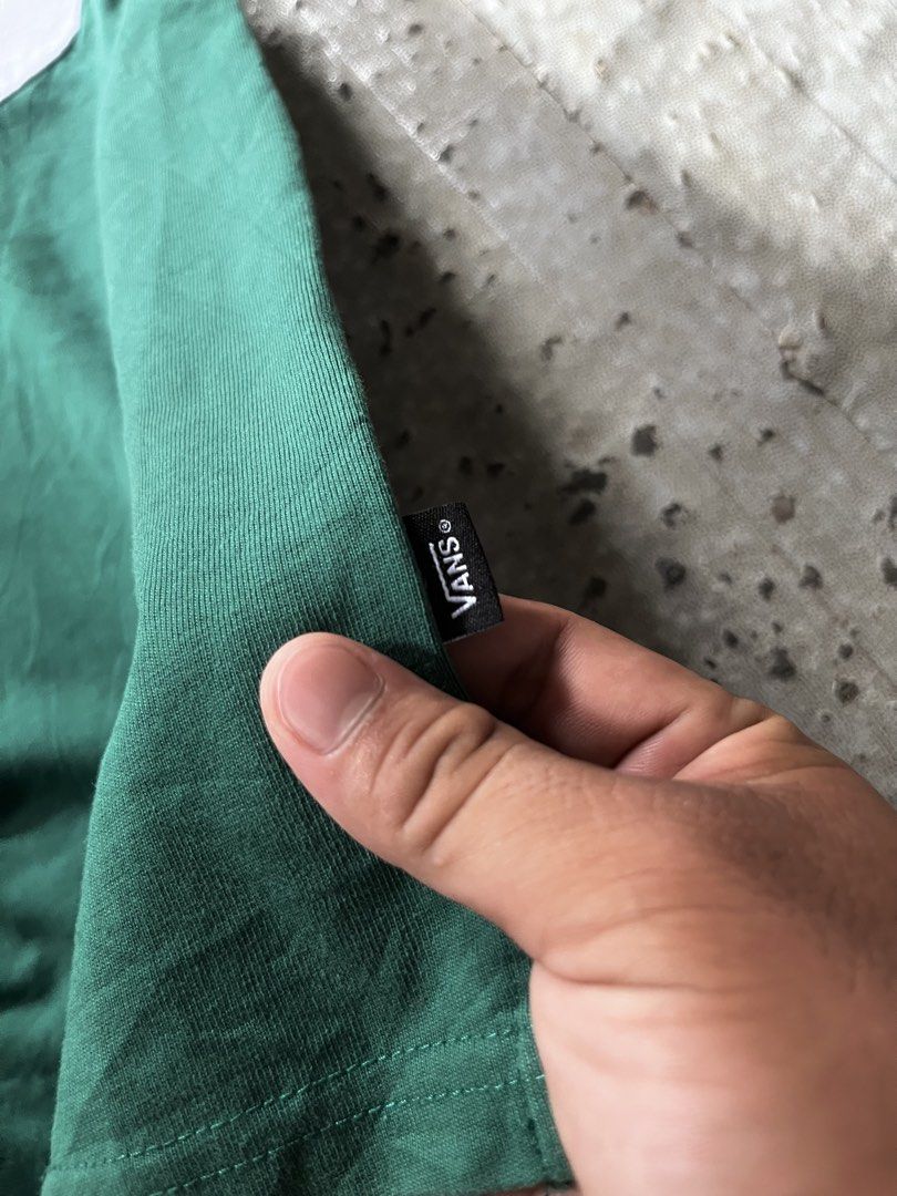 VANS POLO SHIRT (Category: Tshirts & Polo Shirts ) located in Asuncion (Saug). Submitted by carls_thrift21 (Listing ID 1470008334, Image 3). Description: VANS OF THE WALL Size: Large Dimes:23/29 Excellent Condition 10/10 Color Rate 📩📥.