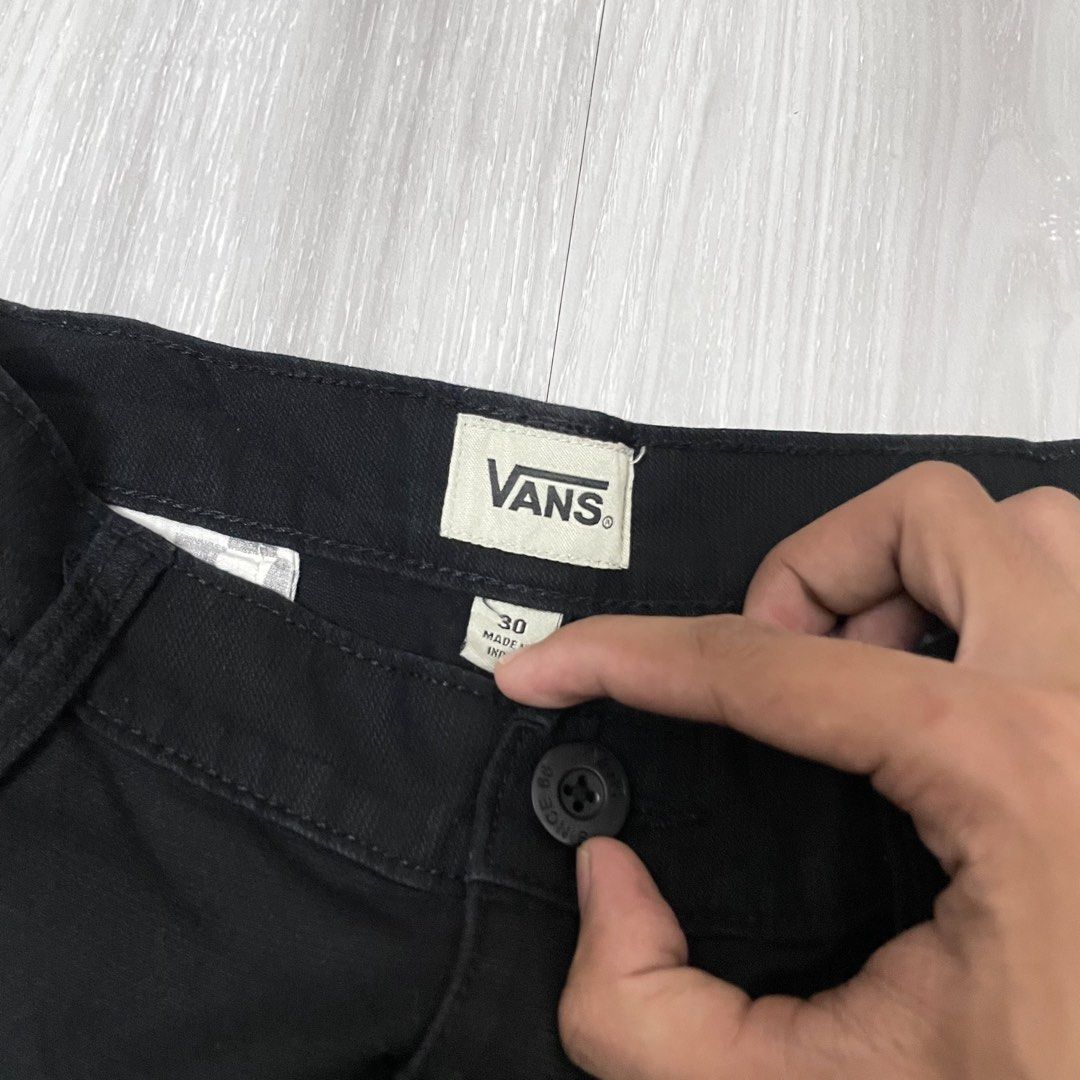 Vans Walkshort (Category: Activewear) located in Cebu City. Submitted by looted.goods (Listing ID 1470102768, Image 3). Description: 30x22 Leg Opening: 11 Excellent Condition.