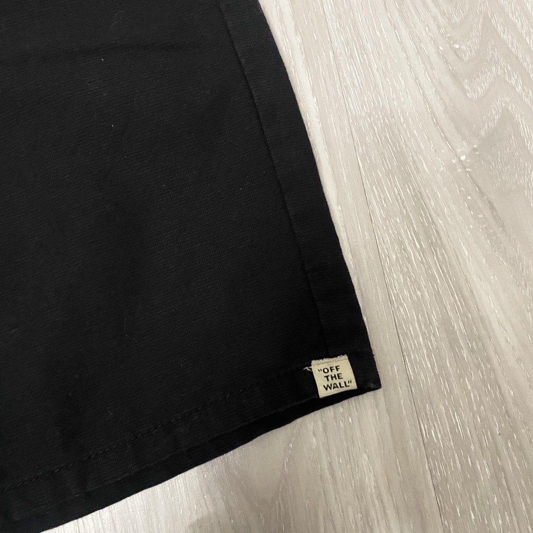 Vans Walkshort (Category: Activewear) located in Cebu City. Submitted by looted.goods (Listing ID 1470102768, Image 2). Description: 30x22 Leg Opening: 11 Excellent Condition.