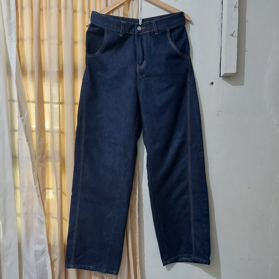 VEIRBOILE Dark Blue Denim Jeans (Category: Jeans) located in Governor Generoso. Submitted by cma_rarefitph (Listing ID 1470000422, Image 2). Description: Waist-30-32 inches Length-42.5 inches Dark blue denim jeans from VEIRBOILE Different brand line. Straight leg cut with contrast stitching. Classic five pocket setup. Back pockets have clean stitching details. Brown leather patch near the waistband. Button and zipper fly closure. Solid dark wash 