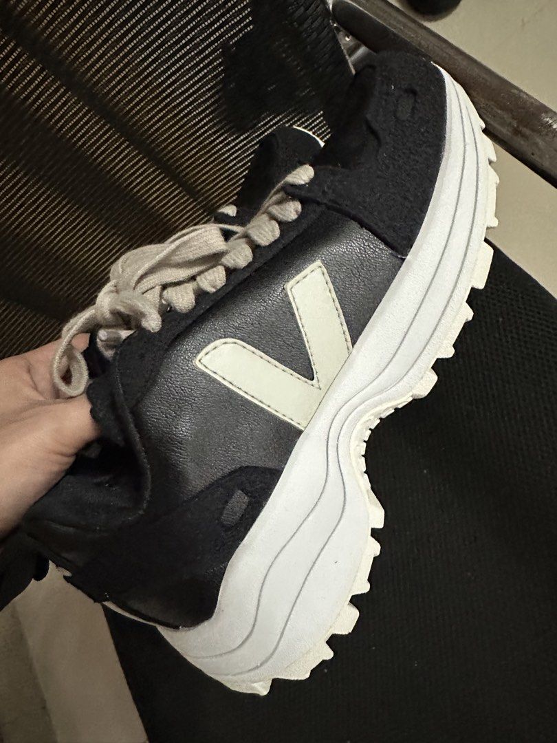 Veja x Rick Owens (Category: Announcements) located in Butuan. Submitted by wear.next (Listing ID 1469994339, Image 3). Description: Size 36 Authentic Without box.