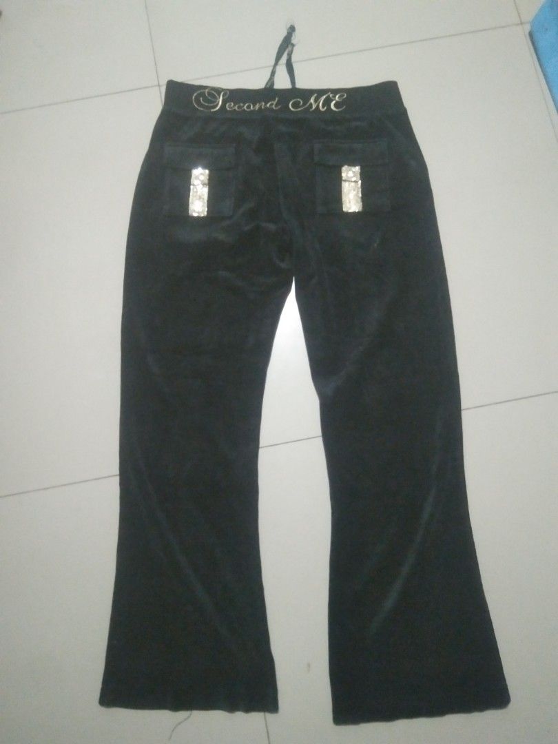 Velvet bottoms (Category: Other Bottoms) located in San Fernando. Submitted by kitkat.astina (Listing ID 1470051588, Image 1). Description: large frame good as new no flaws.
