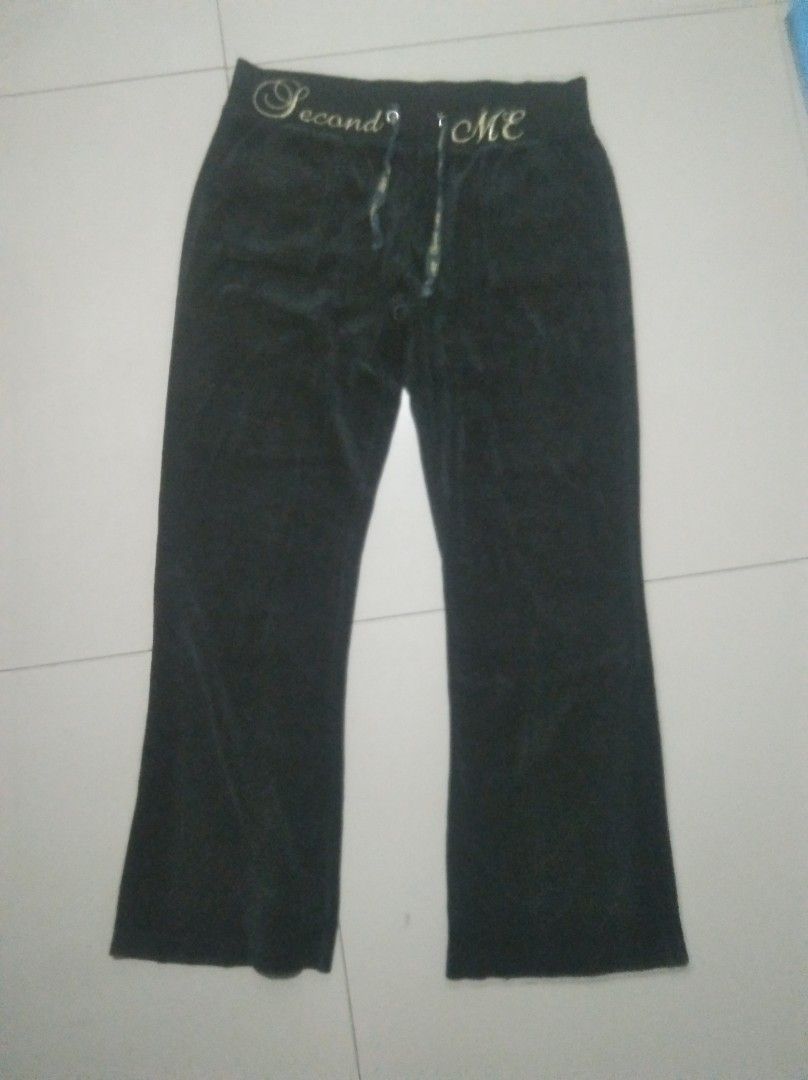 Velvet bottoms (Category: Other Bottoms) located in San Fernando. Submitted by kitkat.astina (Listing ID 1470051588, Image 3). Description: large frame good as new no flaws.