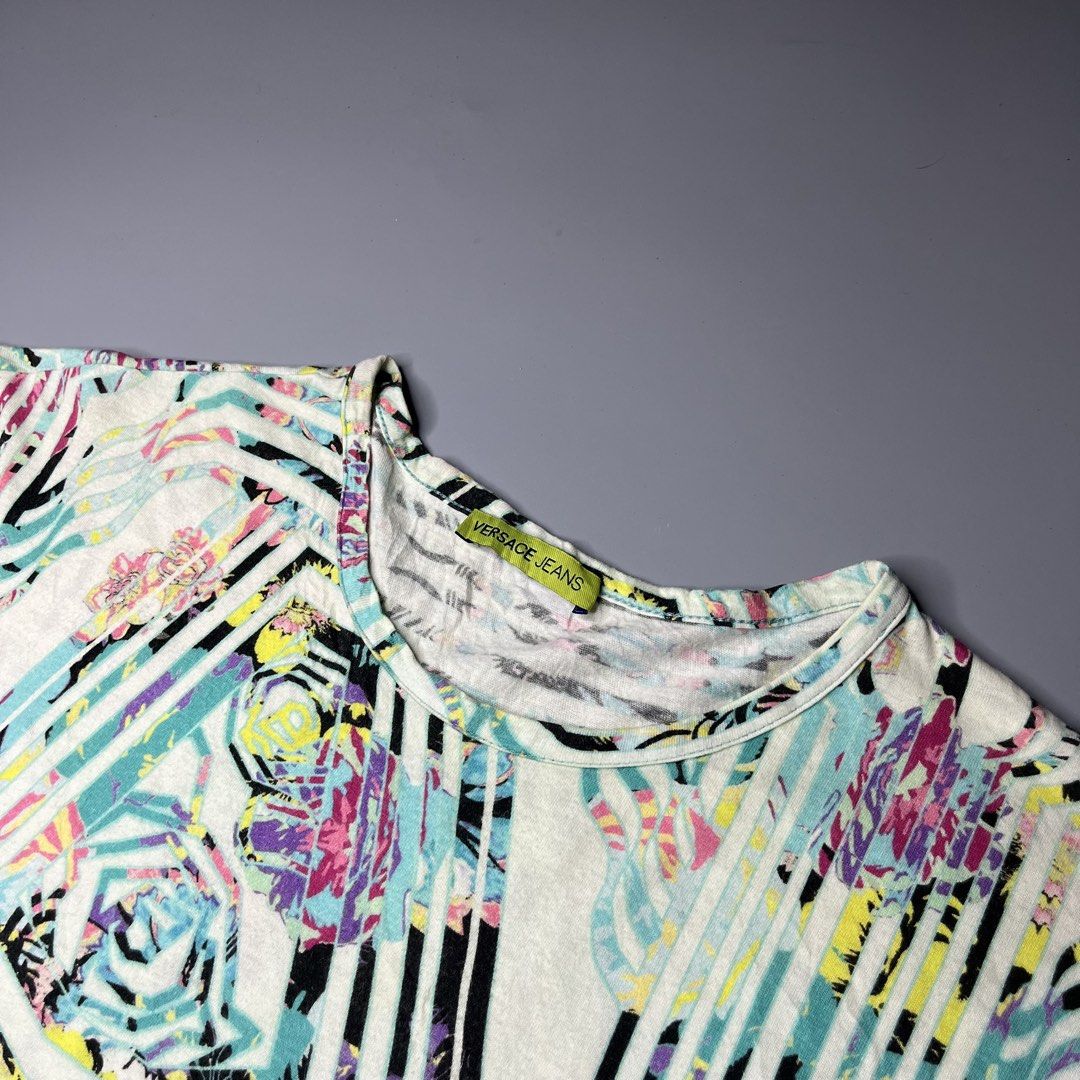 VERSACE JEANS (Category: Shirts) located in Manila. Submitted by aaaaaahhhhhh (Listing ID 1470075822, Image 2). Description: Faded Size tag Large Frame 20W 25.5L Need wash Lalamove or J&t Express + Shipping fee.