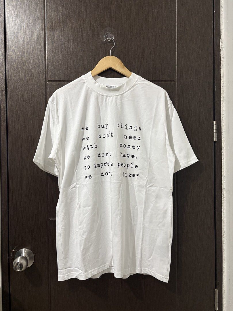 VETEMENTS “WE BUYS THINGS” OVERSIZED TSHIRT (Category: Luxury Apparel) located in Naga. Submitted by sislovesme (Listing ID 1470064784, Image 1). Description: •EXCELLENT CONDITION •NO FLAWS •SIZE SMALL ON TAG •W 21.5 INCHES •L 29.5 INCHES.