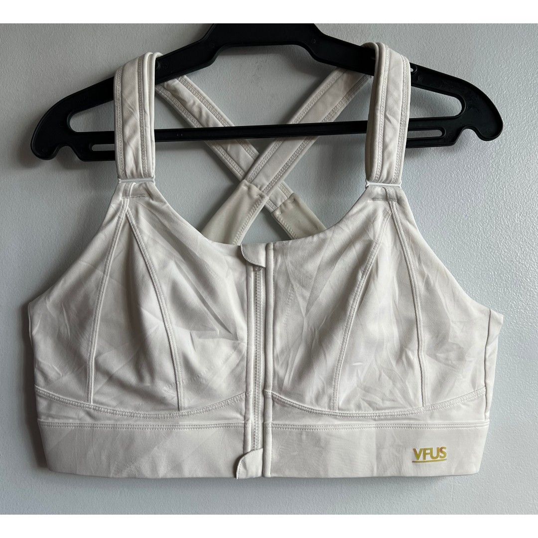 VFUS Front Zip Sports Bra big plus size (Category: Activewear) located in Quezon City. Submitted by rosepam (Listing ID 1469978199, Image 2). Description: VFUS High Impact Sports Bra Zip front, hook back Adjustable straps with pad pockets (no pads) Size on tag: XL *some dirt/stain Measurements posted for reference FIX PRICE.