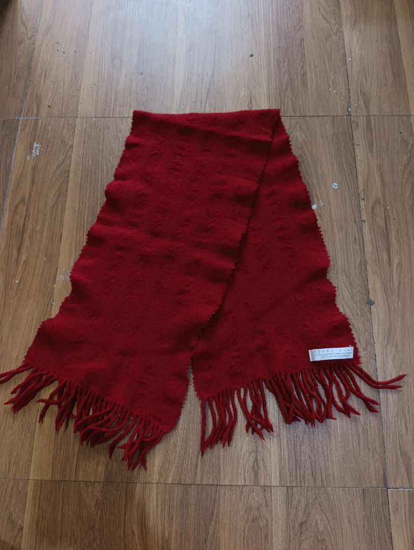 Vintage 1990's Perry Ellis Scarf (Category: Scarves) located in Bulacan. Submitted by koritooo (Listing ID 1470014582, Image 1). Description: Vintage 1990's Perry Ellis Scarf Good as new no issue Dimensions are posted.