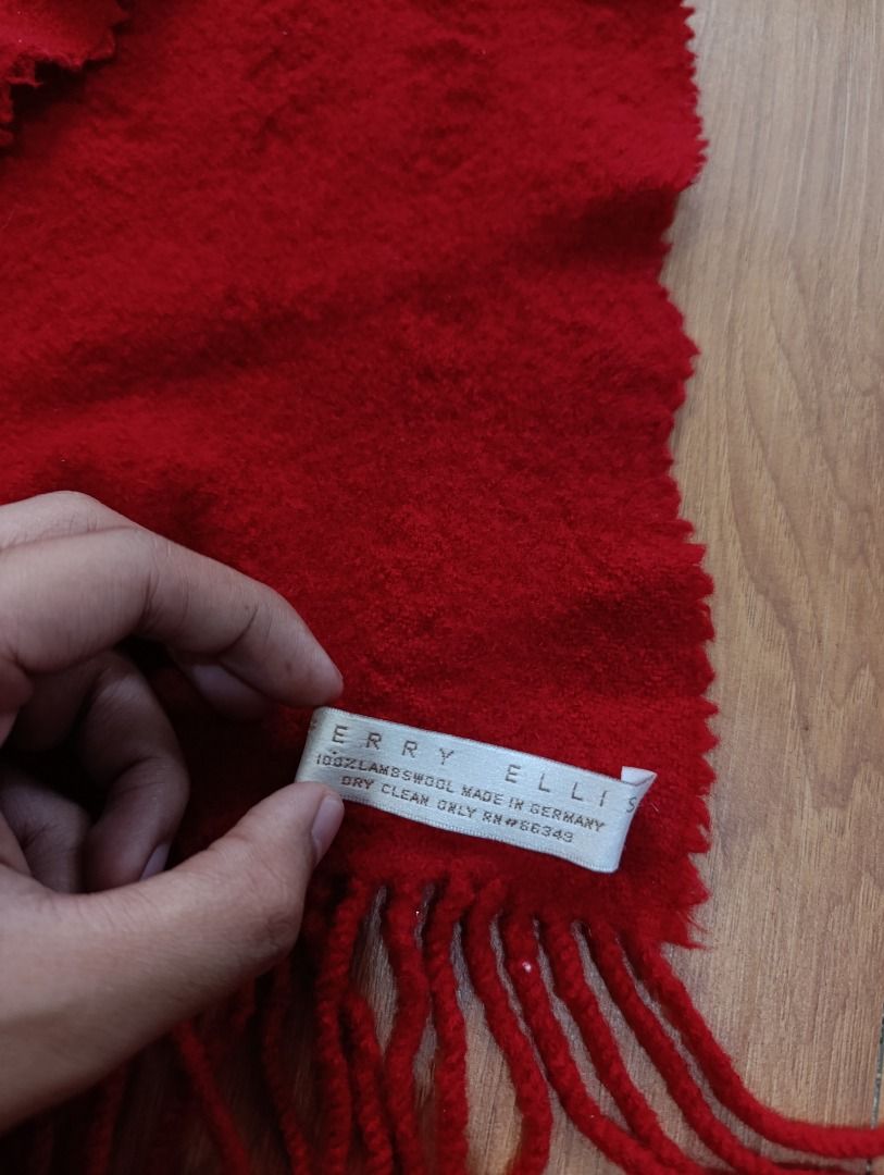 Vintage 1990's Perry Ellis Scarf (Category: Scarves) located in Bulacan. Submitted by koritooo (Listing ID 1470014582, Image 2). Description: Vintage 1990's Perry Ellis Scarf Good as new no issue Dimensions are posted.
