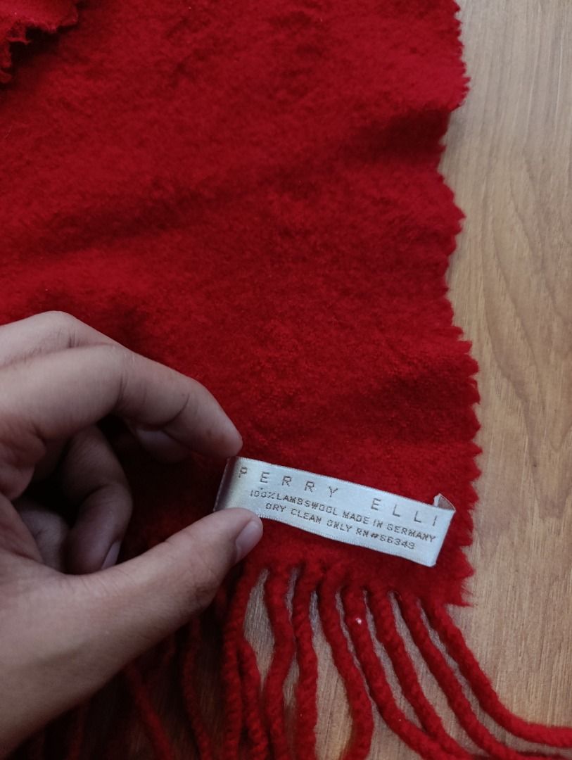 Vintage 1990's Perry Ellis Scarf (Category: Scarves) located in Bulacan. Submitted by koritoo (Listing ID 1470014655, Image 3). Description: Vintage 1990's Perry Ellis Scarf Good as new no issue Dimensions are posted.