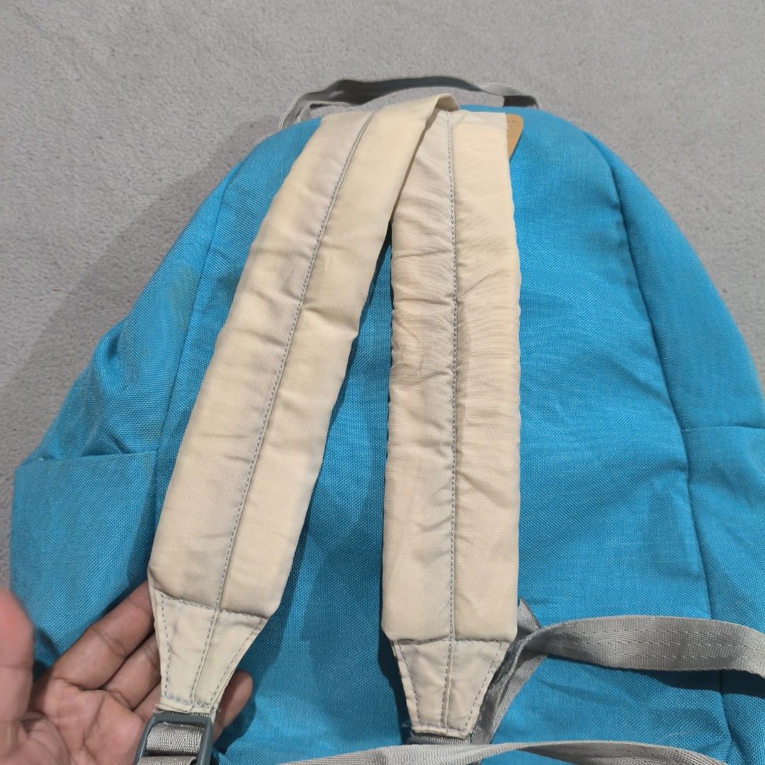 Vintage 80's Eastpak bagpack (Category: Backpacks) located in Calatrava. Submitted by ermitany0 (Listing ID 1470036778, Image 3). Description: vintage 80's Eastpak bagpack flaws: distress on lace, stains.. check photos for more details ✅⬇️ location: Negros Occidental PM if interested 📩📩📩📩.