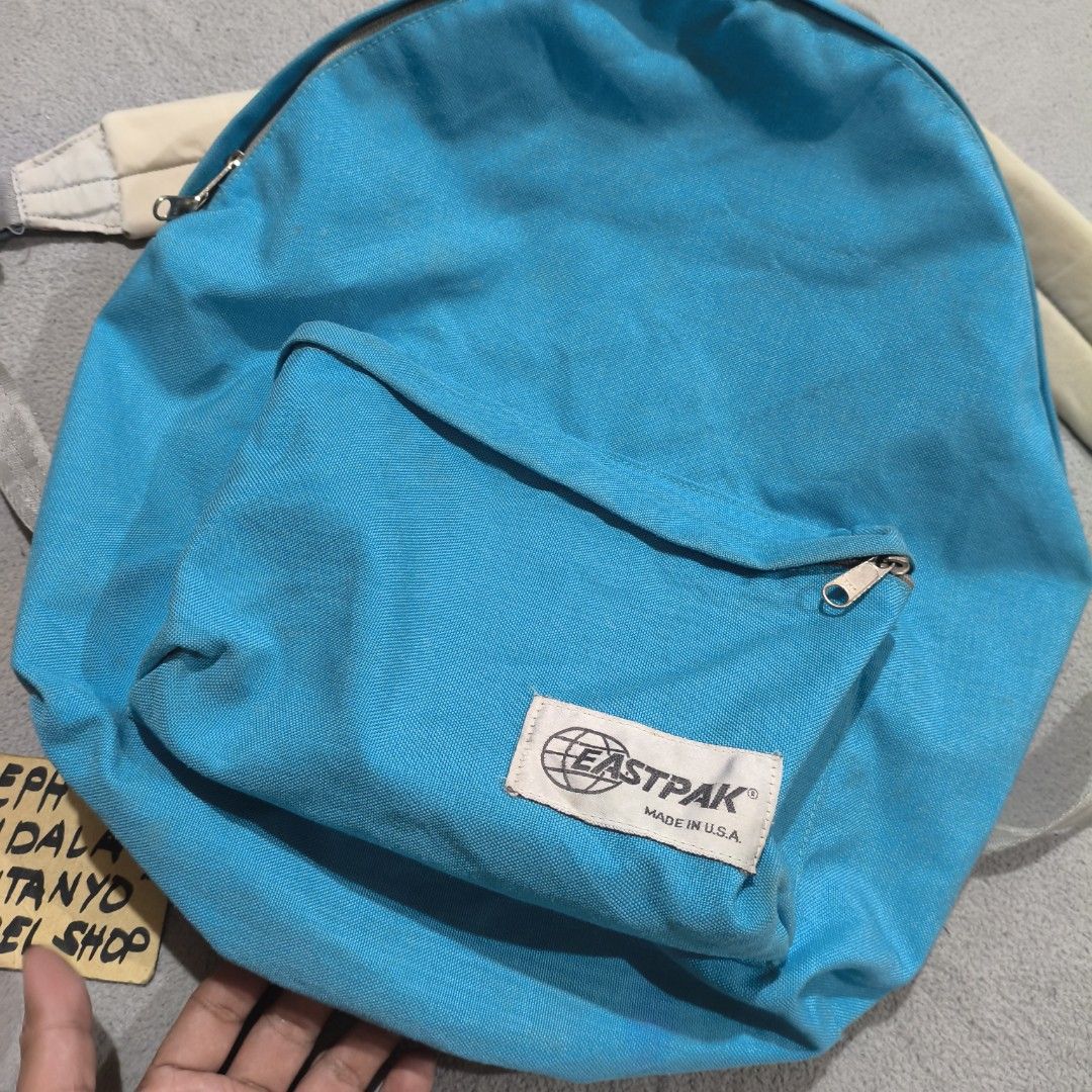 Vintage 80's Eastpak bagpack (Category: Backpacks) located in Calatrava. Submitted by ermitany0 (Listing ID 1470036778, Image 2). Description: vintage 80's Eastpak bagpack flaws: distress on lace, stains.. check photos for more details ✅⬇️ location: Negros Occidental PM if interested 📩📩📩📩.
