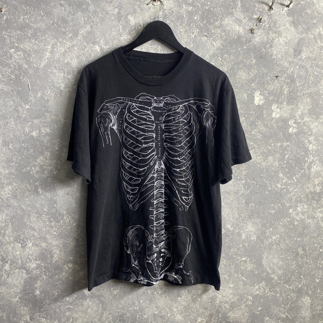 Vintage 90s Anatomy Tee (Category: Tshirts & Polo Shirts ) located in Pasig City. Submitted by lumangkamisa (Listing ID 1470025008, Image 1). Description: Fits Large.