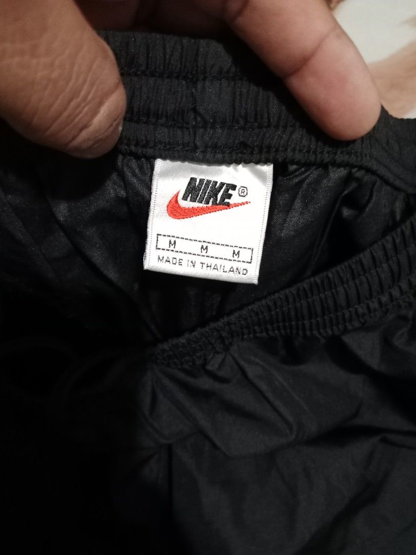 VINTAGE 90'S NIKE LIGHTWEIGHT NYLON (Category: Joggers) located in Roxas, Palawan. Submitted by cabreramed14075 (Listing ID 1470075869, Image 3). Description: VINTAGE 90'S NIKE LIGHTWEIGHT NYLON EXCELLENT TO LIKE NEW NO ISSUE COLOR RATE:10/10 MEDUIM ON TAG WAIST:30-32 LOCATION PALAWAN ADD SHIPPING FEE.