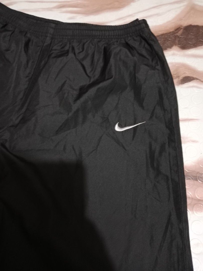 VINTAGE 90'S NIKE LIGHTWEIGHT NYLON (Category: Joggers) located in Roxas, Palawan. Submitted by cabreramed14075 (Listing ID 1470075869, Image 2). Description: VINTAGE 90'S NIKE LIGHTWEIGHT NYLON EXCELLENT TO LIKE NEW NO ISSUE COLOR RATE:10/10 MEDUIM ON TAG WAIST:30-32 LOCATION PALAWAN ADD SHIPPING FEE.