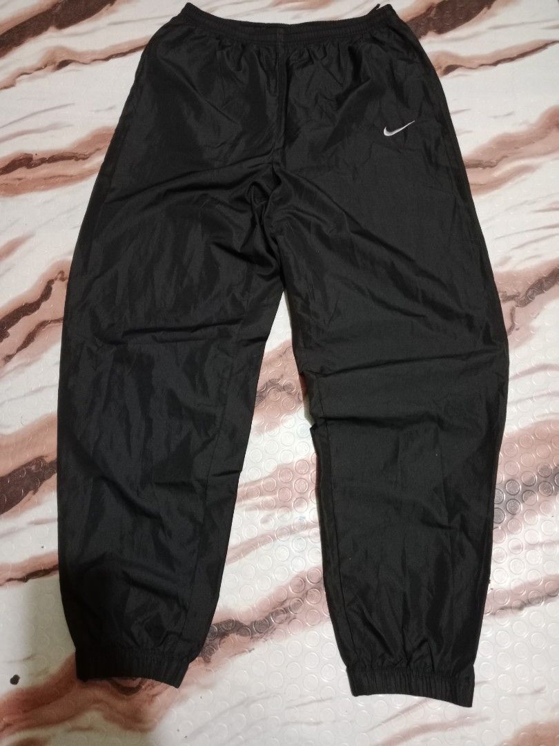 VINTAGE 90'S NIKE LIGHTWEIGHT NYLON (Category: Joggers) located in Roxas, Palawan. Submitted by cabreramed14075 (Listing ID 1470075869, Image 1). Description: VINTAGE 90'S NIKE LIGHTWEIGHT NYLON EXCELLENT TO LIKE NEW NO ISSUE COLOR RATE:10/10 MEDUIM ON TAG WAIST:30-32 LOCATION PALAWAN ADD SHIPPING FEE.