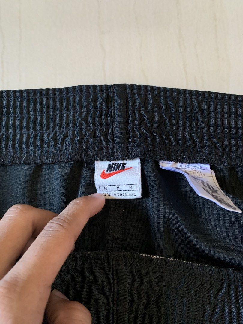 Vintage 90’s Nike Trackpants (Category: Jeans) located in Quezon. Submitted by dr.wengfinds (Listing ID 1470121678, Image 3). Description: Size Medium W34 x L39 Excellent condi.