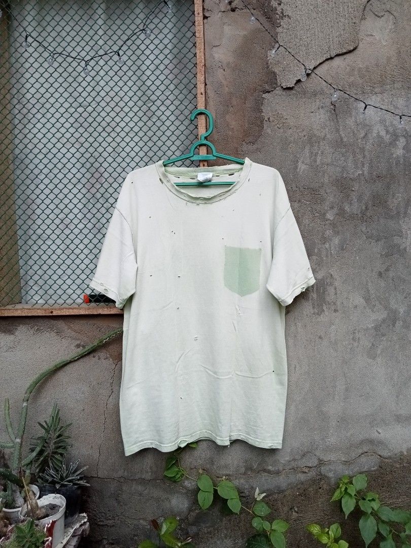 Vintage 90s Pluma Faded Ghost Pocket Tee Distressed (Category: Tshirts & Polo Shirts ) located in Cabadbaran. Submitted by reizen_ace051823 (Listing ID 1465213076, Image 1). Description: - trashed condition - distressed, faded, stain - size large to xl - dimes L29.5 x W21.5 - safe to stretch.