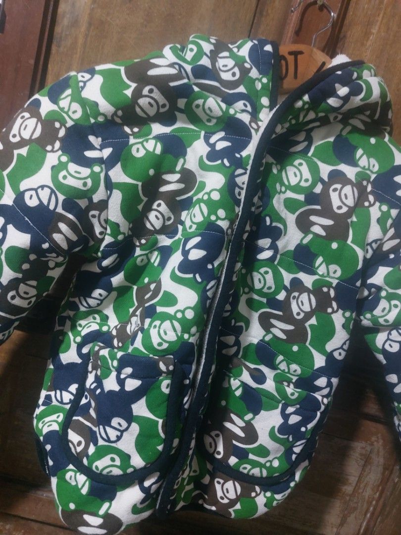 Vintage A bathing ape kids (Category: Coats, Jackets and Outerwear) located in Magarao. Submitted by hotdogsandwich.flower (Listing ID 1470101073, Image 3). Description: kids size 4 to 5 yrs old.