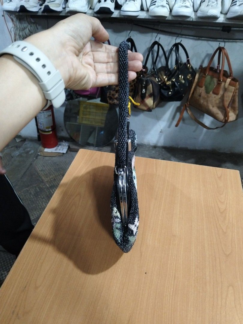 Vintage Bag (Category: Purses & Pouches) located in El Salvador. Submitted by francheskaukayukay (Listing ID 1470045686, Image 2). Description: .