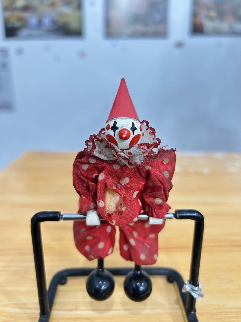Vintage balancing acrobat clown doll (14cm (Category: Vintage Collectibles) located in Bustos. Submitted by gthings.collectibles (Listing ID 1470054927, Image 3). Description: Get nyo na ,may issue nga lang gumagalaw magisa ! ! 🤡just kidding. Yours at ₱280 only !! Vintage balancing acrobat clown doll (14cm)! 🤡✨ Ang mga ganitong klaseng balancing gravity toys ay sumikat noong mid-20th century bilang mga sikat na pang-display sa mga tabletop o is