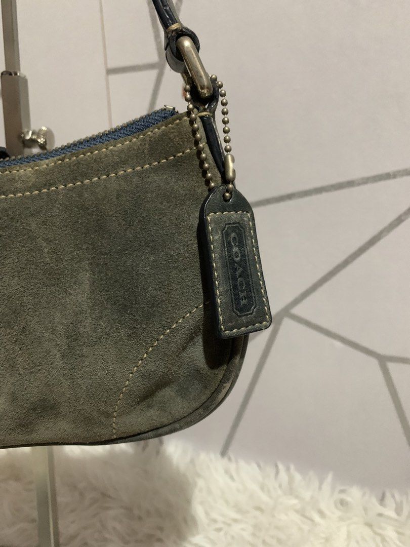 Vintage coach (Category: Luxury Bags & Wallets) located in Cagayan de Oro. Submitted by akidomingo088 (Listing ID 1470107119, Image 3). Description: Vintage Y2k coach hampton demi shoulder bag .