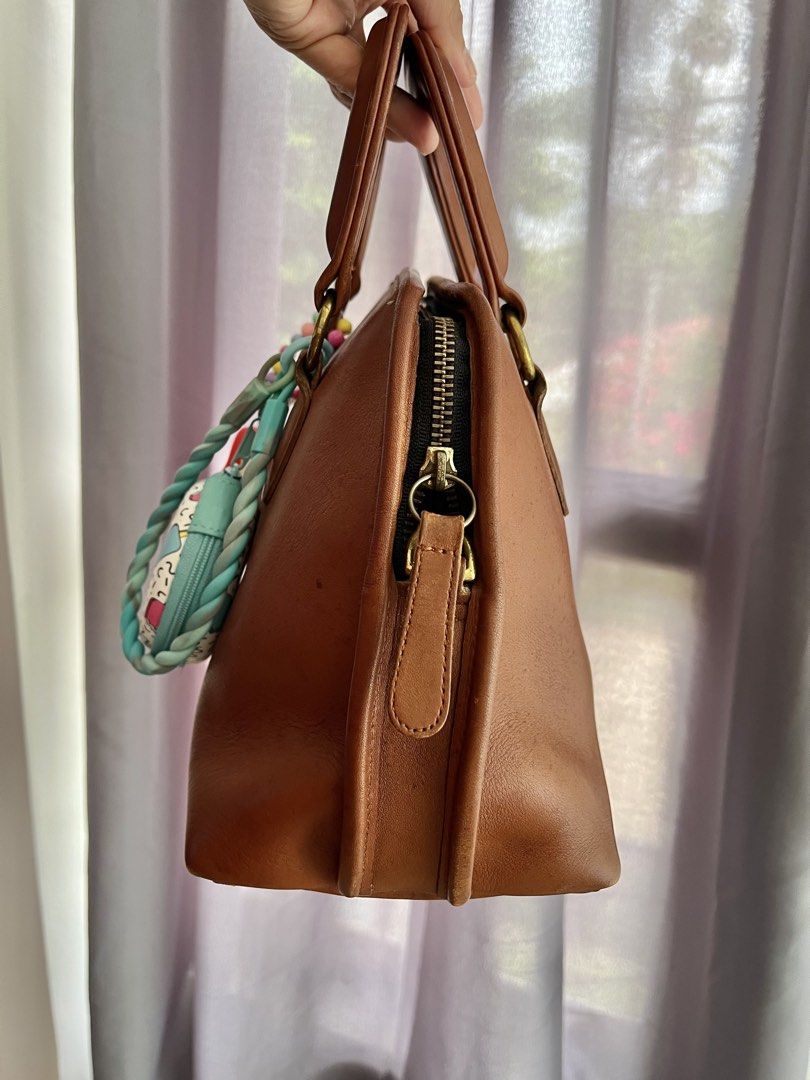 Vintage Coach Baxter in British Tan (9903) (Category: Luxury Bags & Wallets) located in Carigara. Submitted by shanshinemarie (Listing ID 1469988286, Image 3). Description: Brass Hardware Comes with hangtag With marks! Please zoom in on photos Charms not included Missing bag strap.