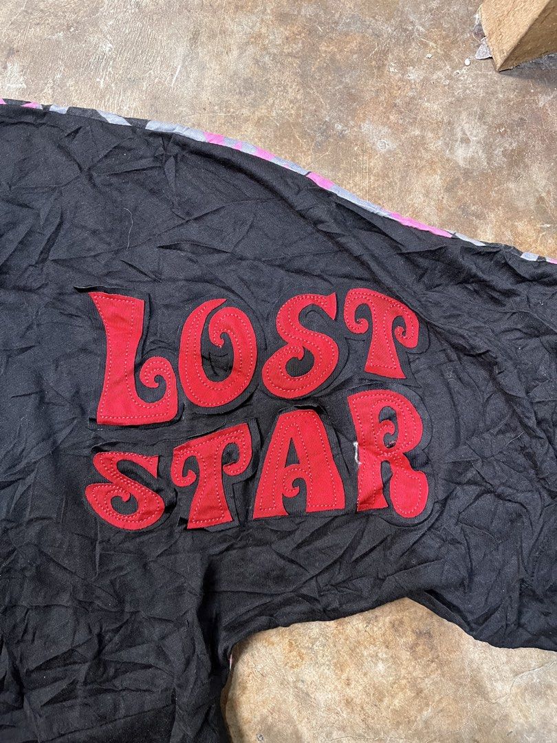 VINTAGE CUSTO BARCELONA LOST STAR (Category: Blouses) located in Valencia. Submitted by hunterxthrifter (Listing ID 1470116102, Image 2). Description: VINTAGE Y2k PATCHWORK TOP NO ISSUE GOOD AS BRANDNEW .