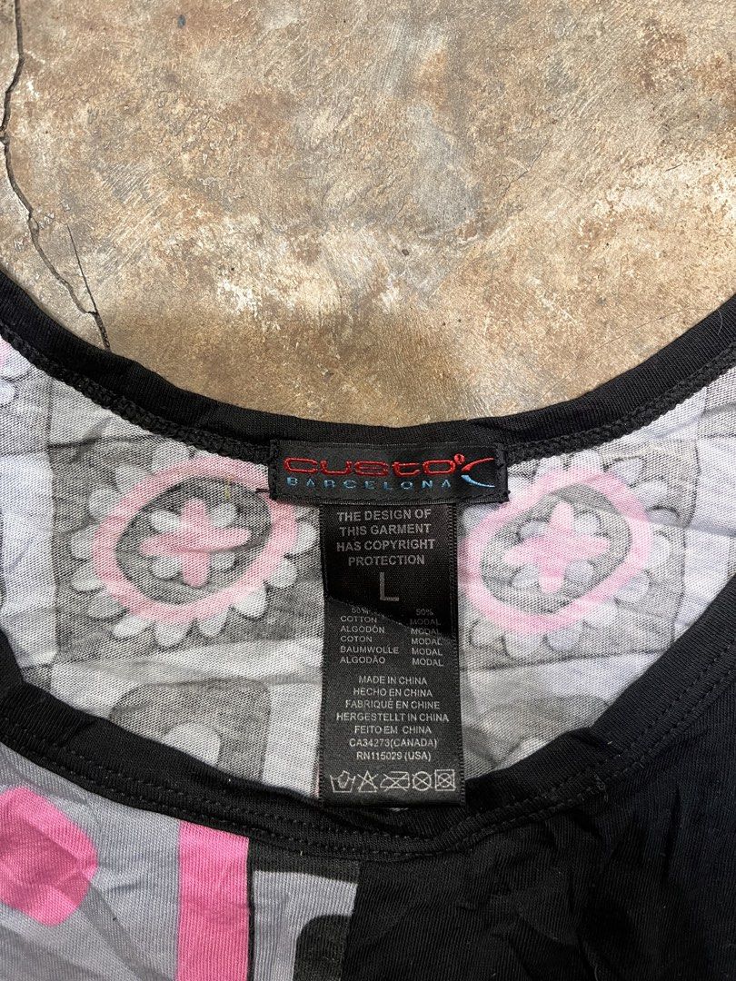 VINTAGE CUSTO BARCELONA LOST STAR (Category: Blouses) located in Valencia. Submitted by hunterxthrifter (Listing ID 1470116102, Image 3). Description: VINTAGE Y2k PATCHWORK TOP NO ISSUE GOOD AS BRANDNEW .