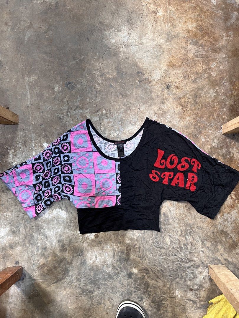 VINTAGE CUSTO BARCELONA LOST STAR (Category: Blouses) located in Valencia. Submitted by hunterxthrifter (Listing ID 1470116102, Image 1). Description: VINTAGE Y2k PATCHWORK TOP NO ISSUE GOOD AS BRANDNEW .