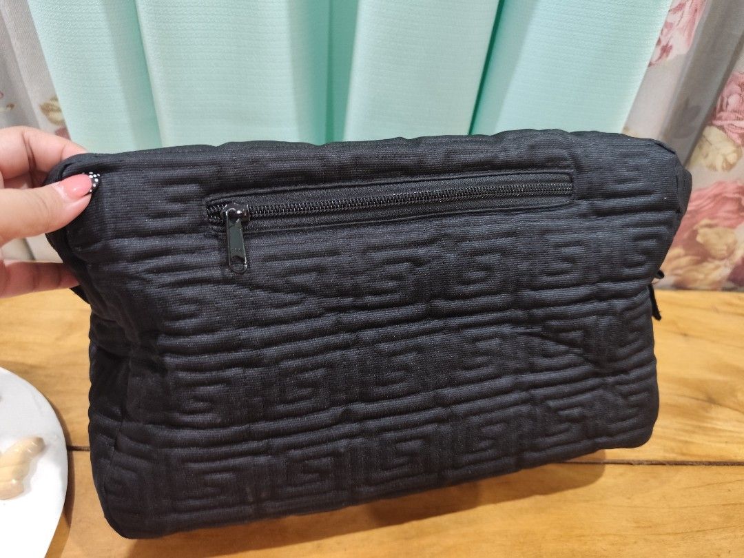 Vintage Doctors Bag (Category: Shoulder Bags) located in Dipolog. Submitted by thriftteata (Listing ID 1470077054, Image 3). Description: medium size bag YKK zip.