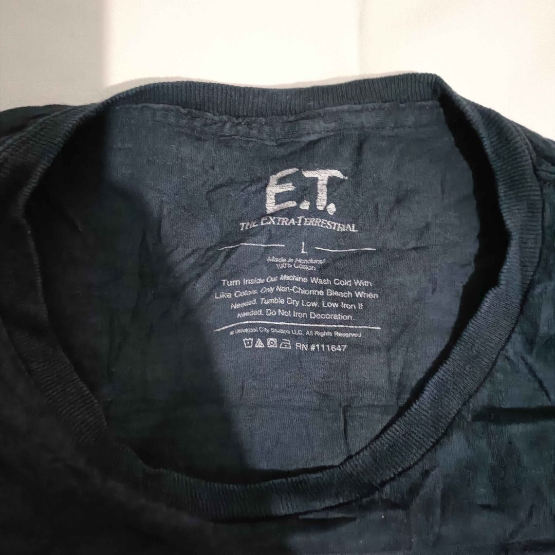 Vintage E.T. The Extra-Terrestrial Shirt *Size L* (Category: Tshirts & Polo Shirts ) located in Minglanilla. Submitted by mikeysells_ (Listing ID 1470050973, Image 3). Description: 🔥 ukay-ukay finds🔥 cebu, mingla meet-up near mingla only maxim: df + item 9/10 color rate 9.5/10 condition honest issue: none 📦 can ship nationwide via J&T📦 ✅ payment first via gcash✅ 20 x 27.