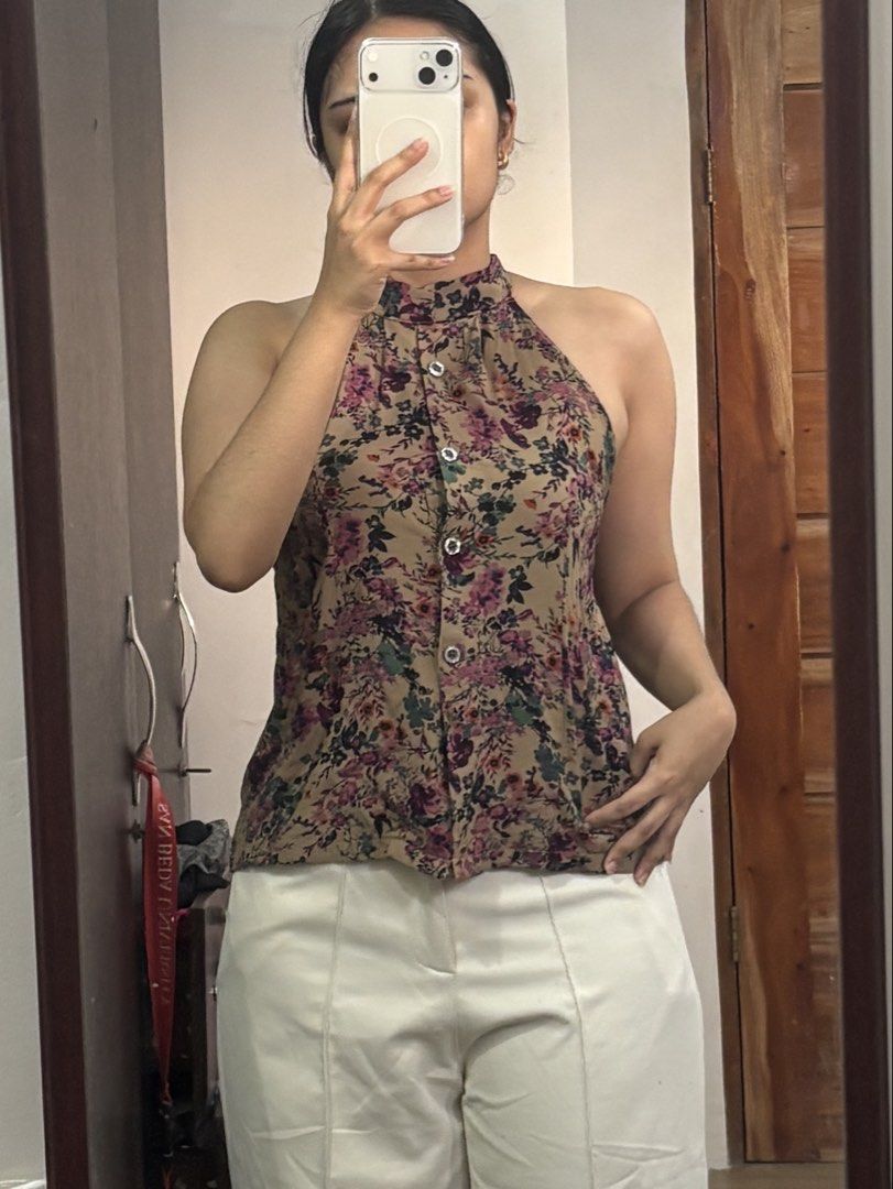 Vintage Floral Buttoned Halter Tie top (Category: Sleeveless) located in Bulacan. Submitted by reiixx (Listing ID 1470039865, Image 1). Description: Small frame *backless *buttoned *soft fabric *perf for lunch out.