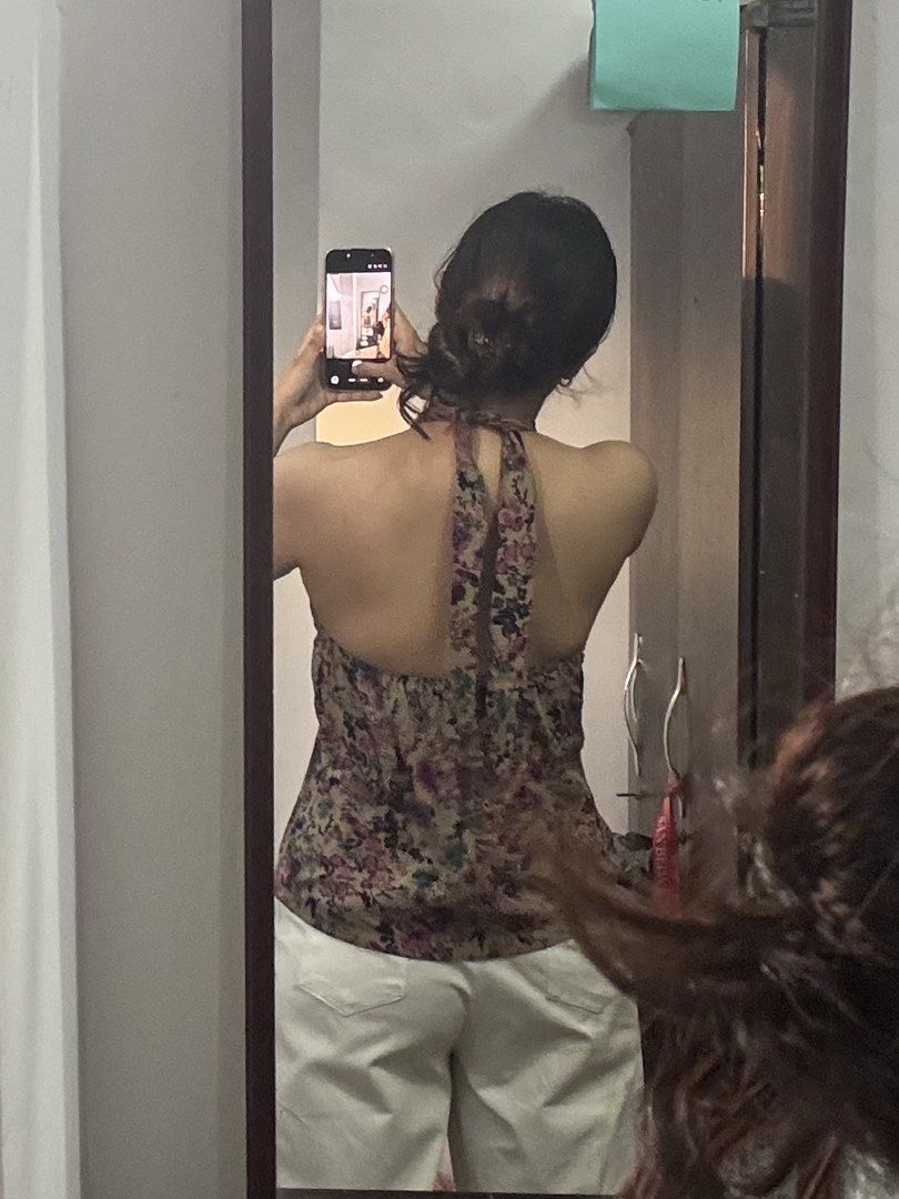 Vintage Floral Buttoned Halter Tie top (Category: Sleeveless) located in Bulacan. Submitted by reiixx (Listing ID 1470039865, Image 3). Description: Small frame *backless *buttoned *soft fabric *perf for lunch out.
